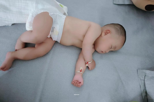 浮梁五个月宝宝呕吐